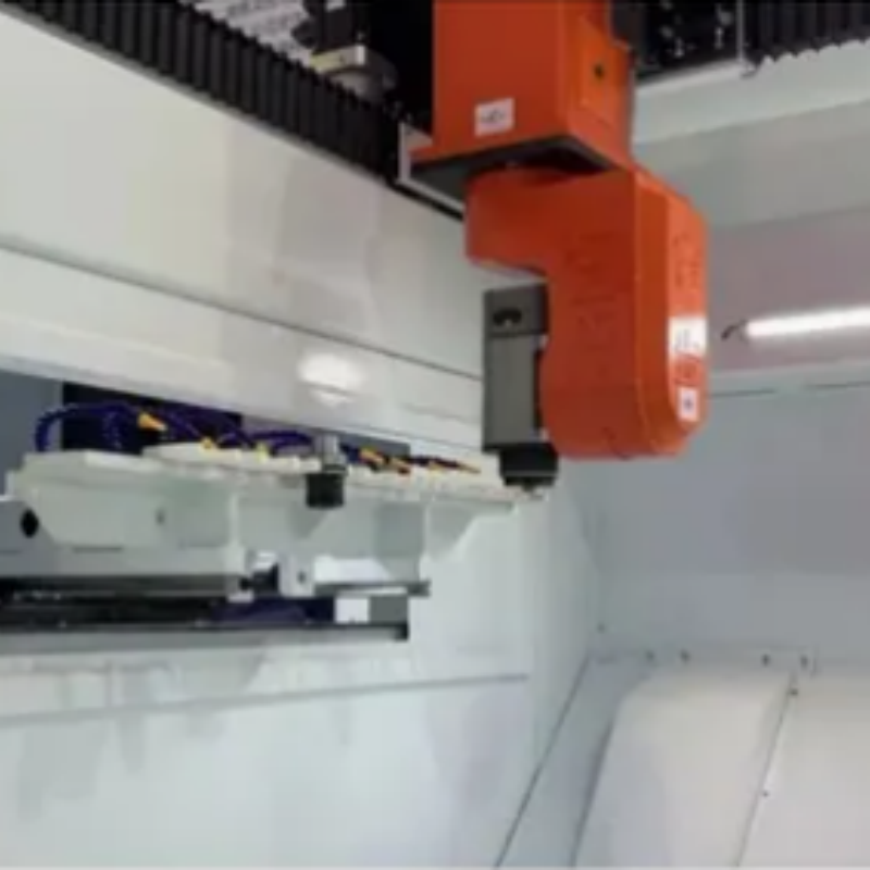 Kompozit malzemeler için yüksek hızlı 5 eksenli CNC işleme merkezleri