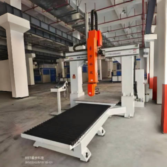 Gelişmiş kompozit işleme için hassas 5 eksenli CNC makinesi