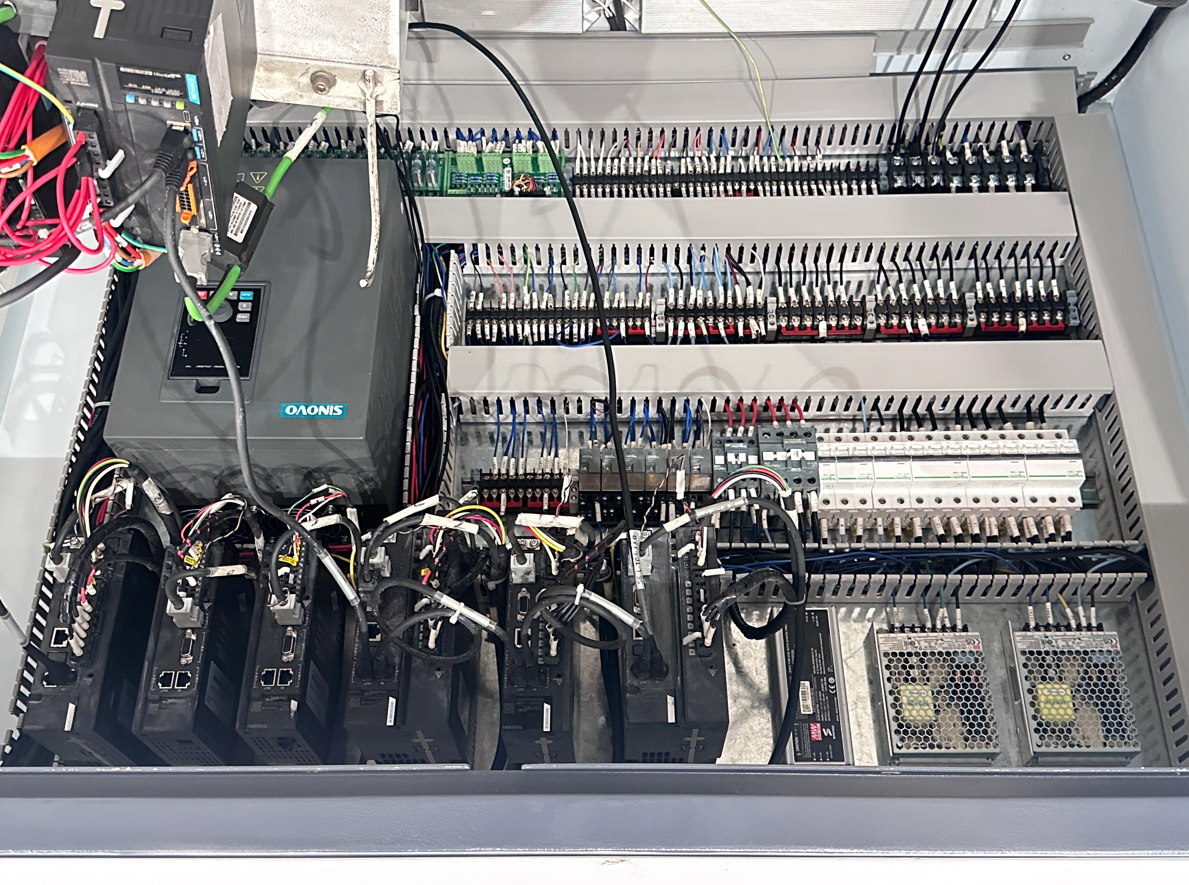 Fabrika Makinesi Tip Tip 5 Eksen CNC Yönlendirici Kompozit malzeme parçaları için RTCP ile