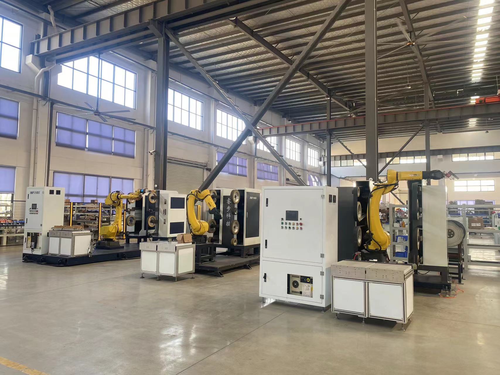 Musluk yapımı için RBT Robotik CNC taşlama ve parlatma makinesi CE Onaylı 