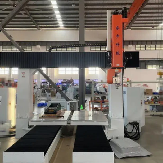 Kompozit malzeme işleme için yüksek hızlı çok eksenli CNC makinesi