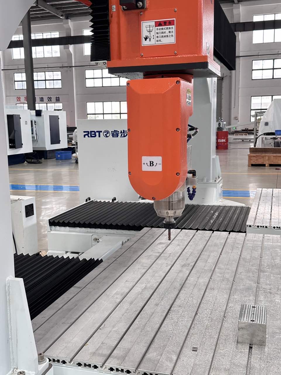 CE, PP/PE/PC/PET/PET/ABS Kalıp İşleme için Çift Çalışma Müdürü ile 5 Eksenli CNC Yönlendirici onaylı