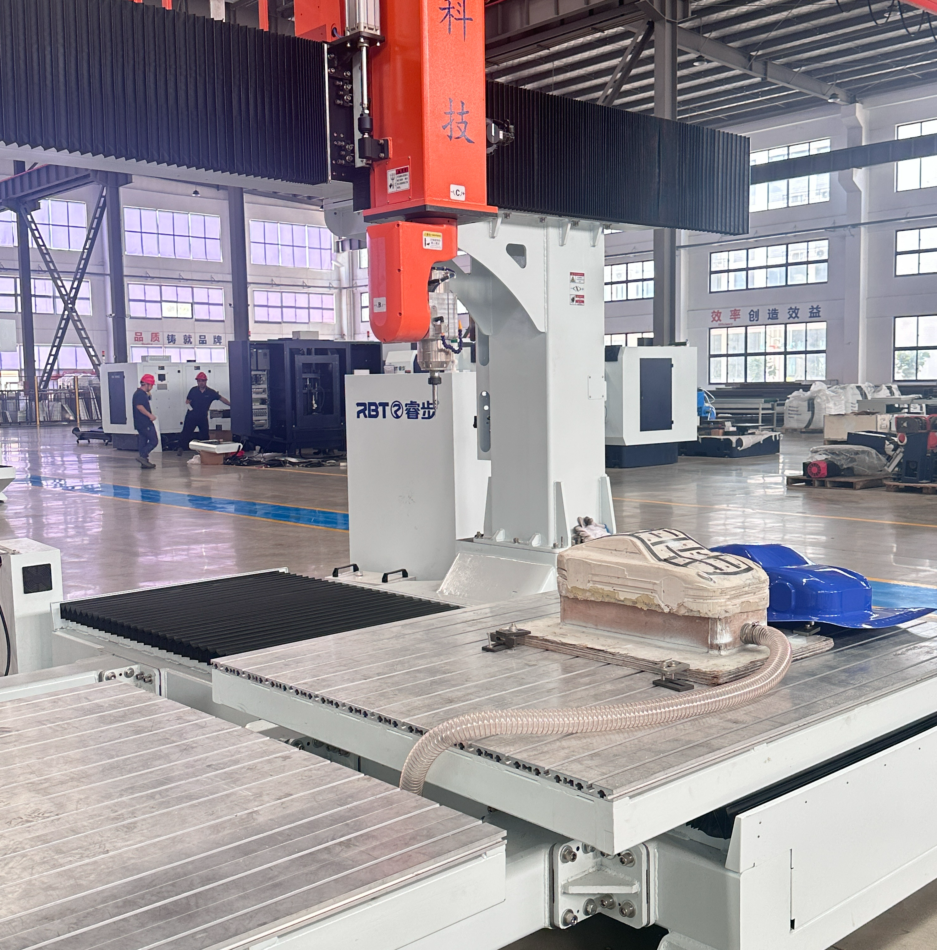CE, PP/PE/PC/PET/PET/ABS Kalıp İşleme için Çift Çalışma Müdürü ile 5 Eksenli CNC Yönlendirici onaylı