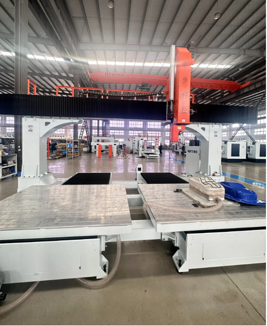 Kompozit malzeme işleme için yüksek hızlı çok eksenli CNC makinesi