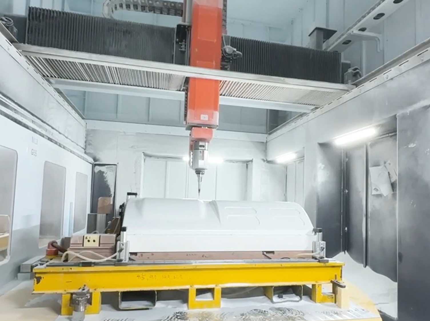 RBT Makine Kesme Şekli 6 Eksenli CNC Freze Yönlendiricisi Çift Çalışma Müdürlüğü 